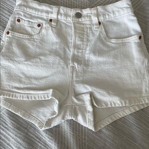 White high waisted Levi’s shorts